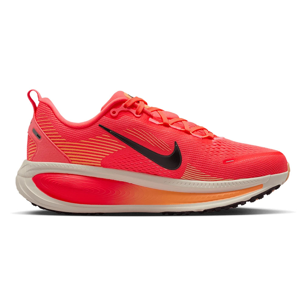 Women's Vomero 18 Running Shoes Hot Lava and Black