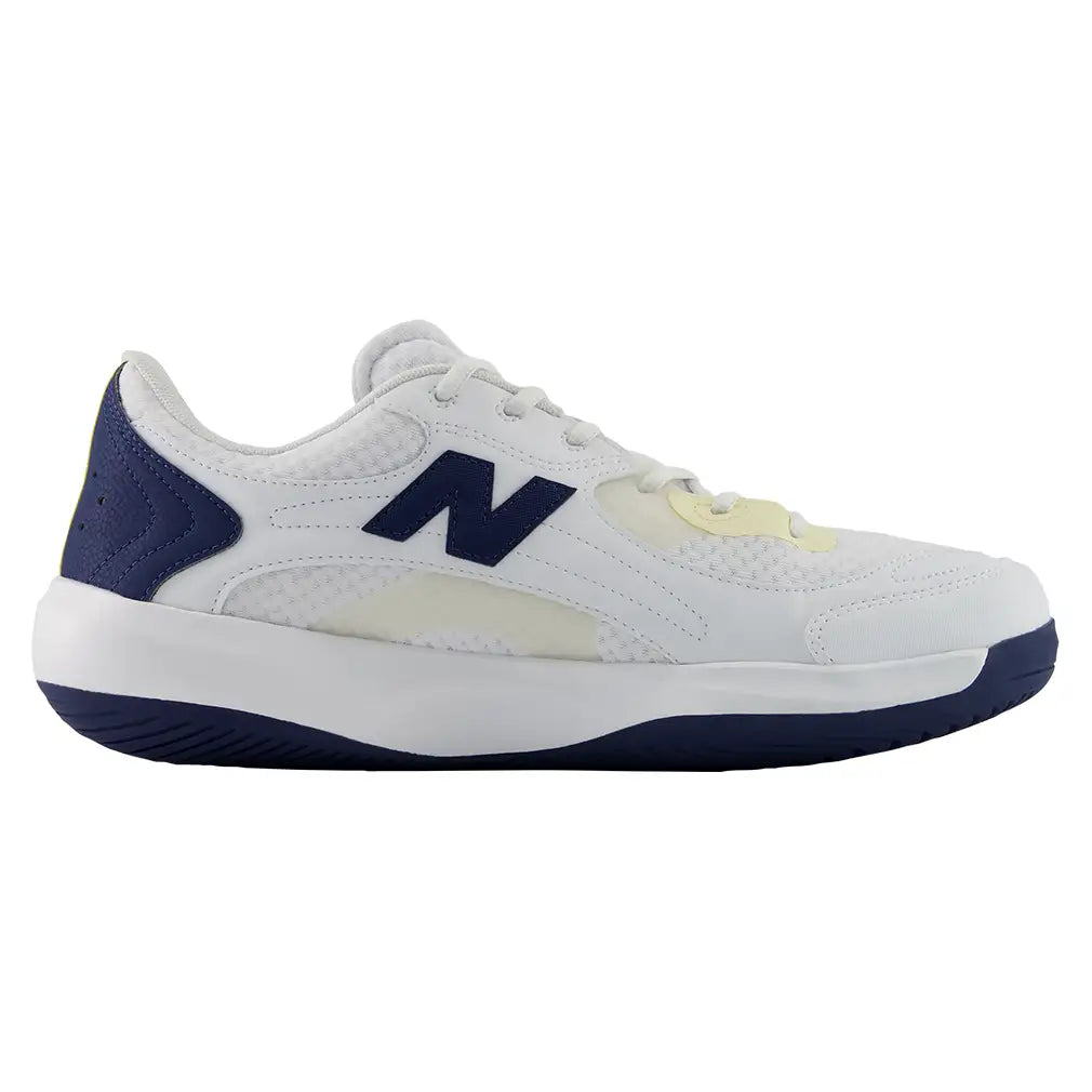 Men's 696v7 2E Width Shoes White and Enoki