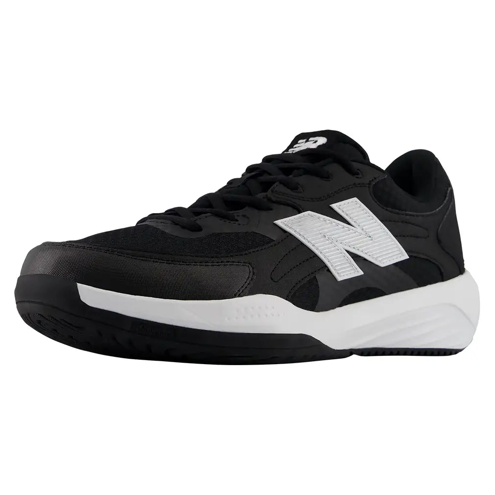 Men's 696v7 2E Width Shoes Black and White
